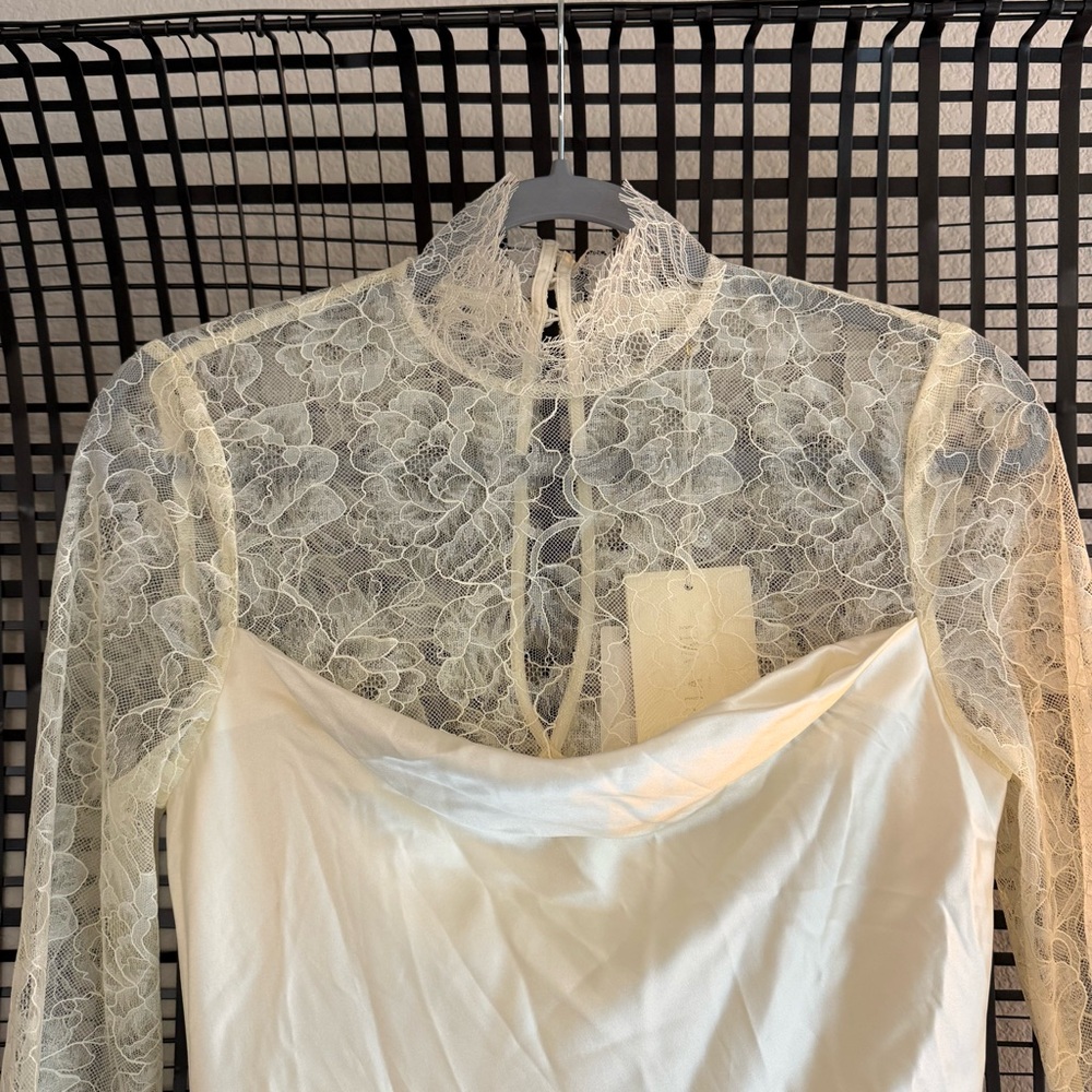 De la vali croissant mini dress in ivory silk satin and lace - Picture 3 of 10
